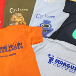 foto-op-shirt-logo-transferdruk-flexdruk-zeefdruk-print-cut-heat-transfer-silkscreen-printing-snijplotter-textieldruk-bedrijfskleding-werkkleding-snelservice-happy-copy